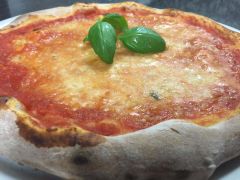 Pizza Margherita Con Fiordilatte Campano image